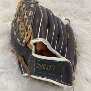 Nobility‎ Rawhide Lace Right Catch Glove. Brown Custom Built.
